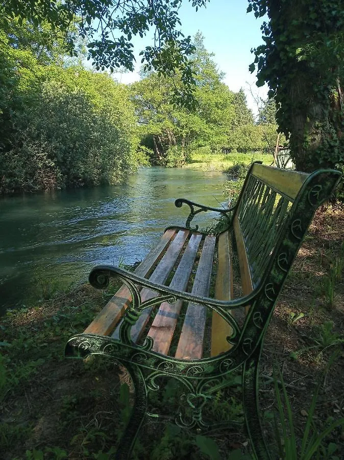 le Mas de la Jardine Velleron 0*,